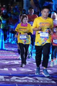 BIB: 4693, 3946, 4761, 302
                            <button type="button" onclick="openModal(26252431)" class="btn btn-primary btn-sm float-right btn-popup" data-toggle="modal" data-target=".modal-high-quality">
                        <i class="fas fa-shopping-cart"></i> Add to Cart
                    </button>
                                            <button type="button" onclick="isThisMe(26252431, true)" class="btn btn-success btn-sm float-right btn-popup btn-isme hidden" data-toggle="tooltip" data-placement="bottom" title="นี่คือรูปของคุณใช่ไหม คลิกที่นี่เพื่อเอาเข้าอัลบั้ม">
                        <i class="fas fa-plus"></i> Add to album
                    </button>
                    <button type="button" onclick="isThisMe(26252431, false)" class="btn btn-warning btn-sm float-right btn-popup btn-isnotme hidden">
                        <i class="fas fa-ban"></i> Remove from album
                    </button>